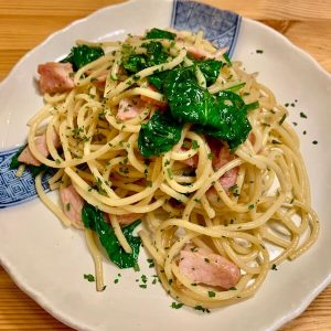 Spaghetti w/ Bacon, Spinach, Garlic & White Wine