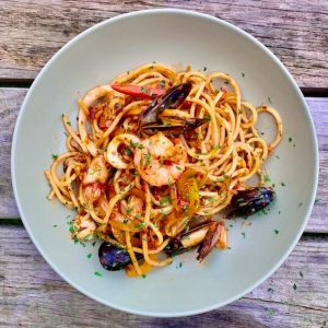 Spaghetti w/ Mix Seafood, Onion & Mix Pepper in Thailand Style (Clam Meat, Mussel, Shrimp & Squid Ring)